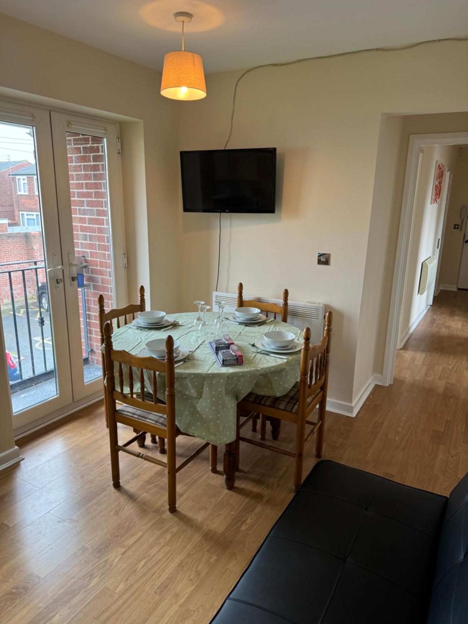 Modern, Quiet, Sleeps 9, Etihad, Coop Live, Apartment *
