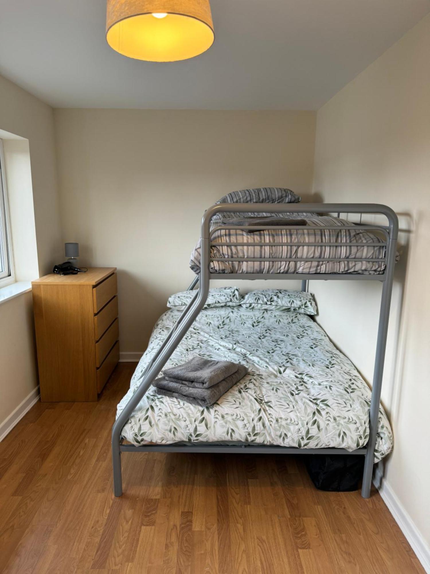 Modern, Quiet, Sleeps 9, Etihad, Coop Live, Apartment Manchester