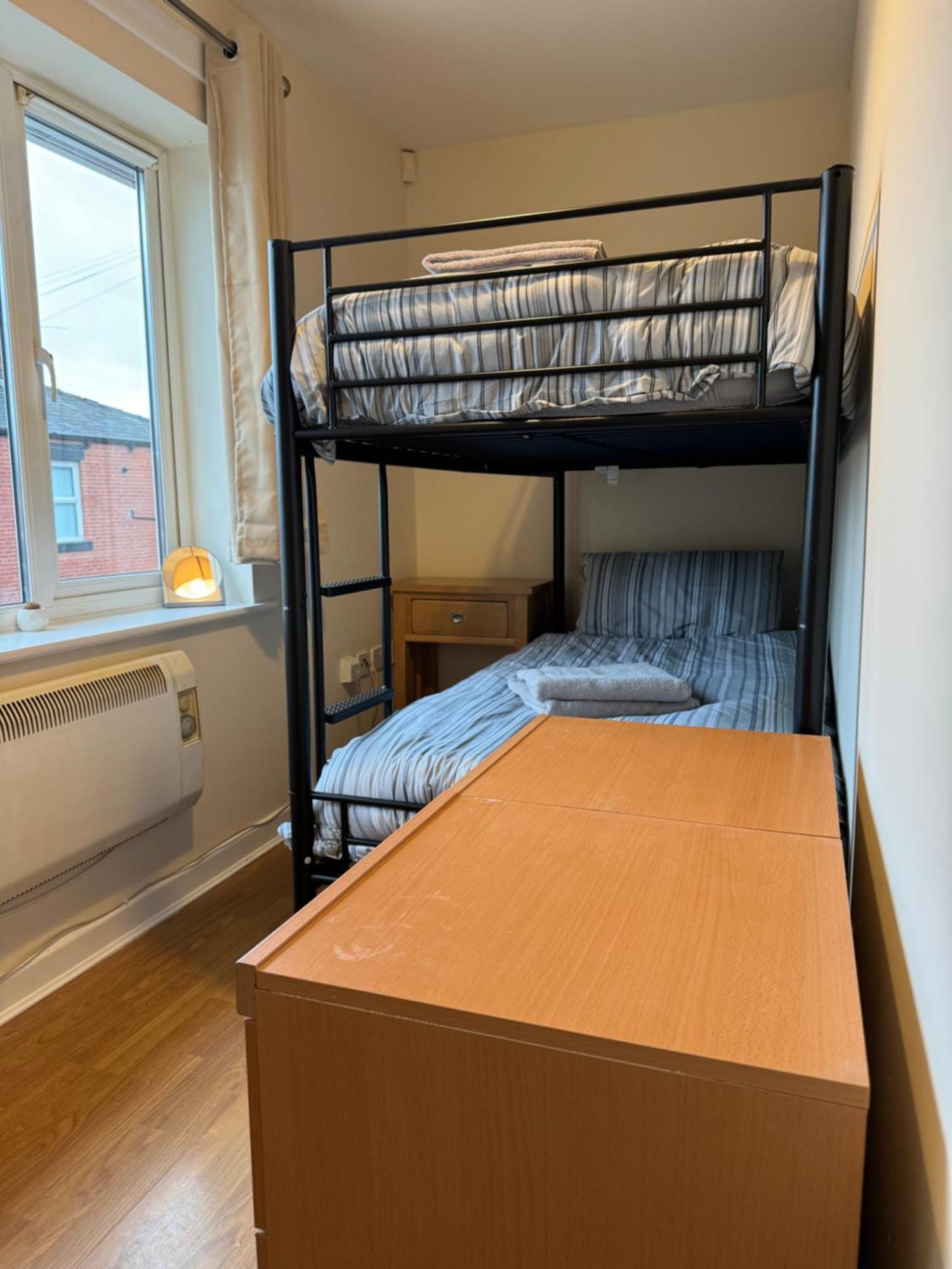 Modern, Quiet, Sleeps 9, Etihad, Coop Live, Apartment Manchester